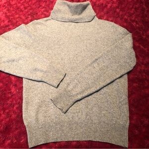 Vintage Cashmere Turtleneck Light Gray Sweater
Preppy